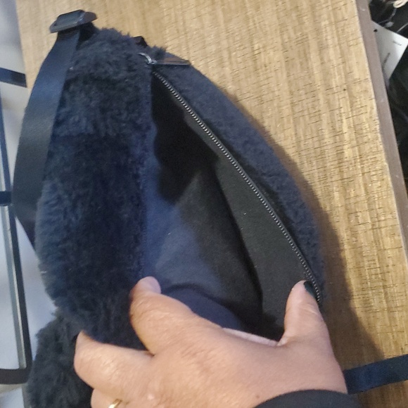 Nike Swoop Futura 365 Faux Fur Crossbody Bag in Black and White - Streetwear - Picture 4 of 12